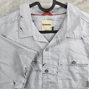 SIMMS Size Medium Tailout Short Sleeve Button Up Shirt‎ Gray Fish Print